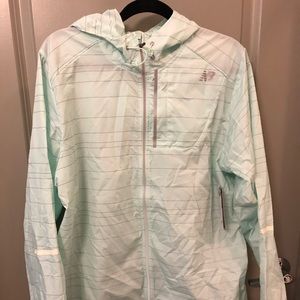 New Balance reflective lite packable jacket